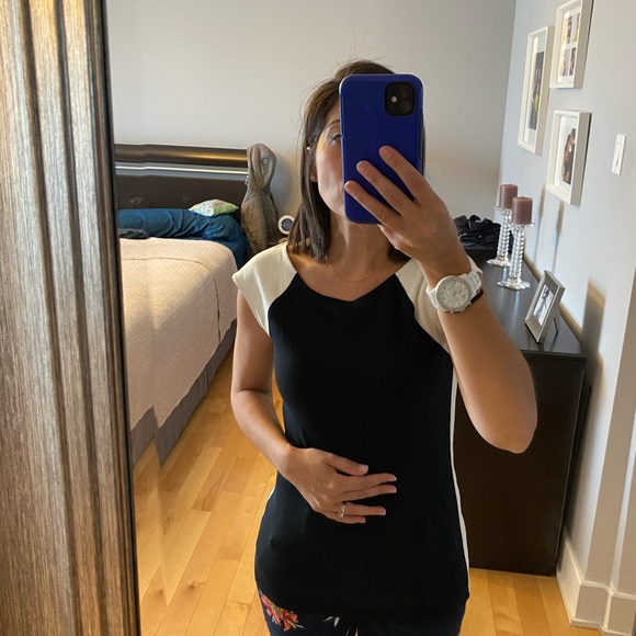 NWT Stunning sleeveless stretch top with faux leather accents - Picture 2 of 9